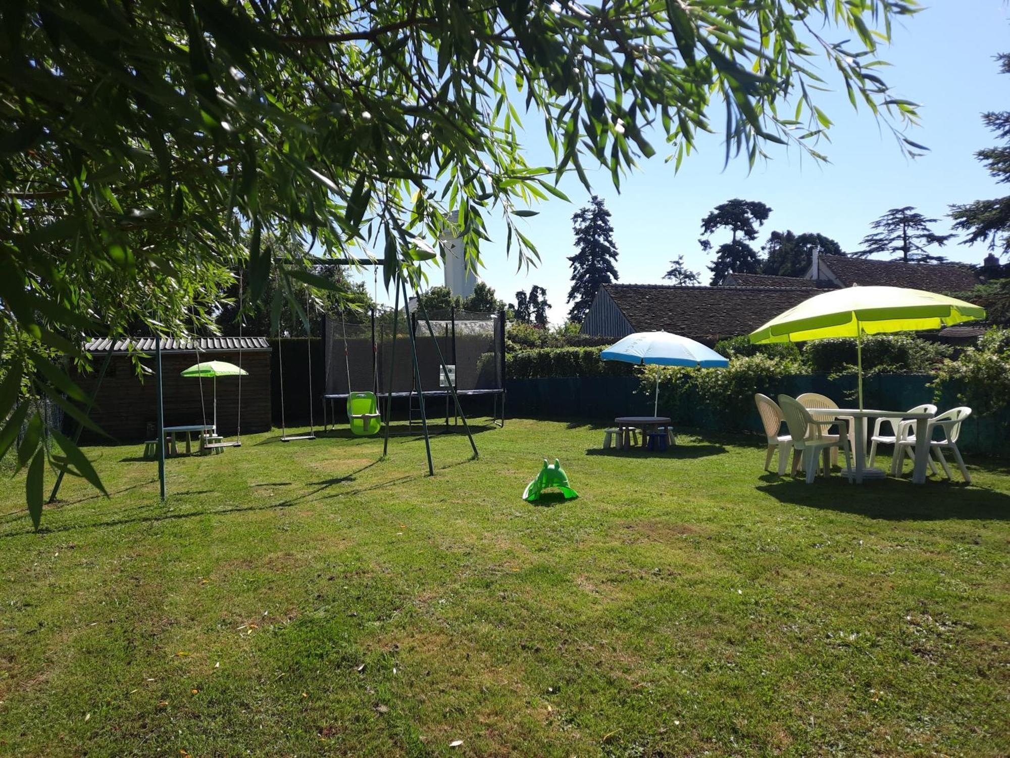 La Maison Genevier - Chambre La Family Hotel Montreuil-en-Touraine Екстериор снимка